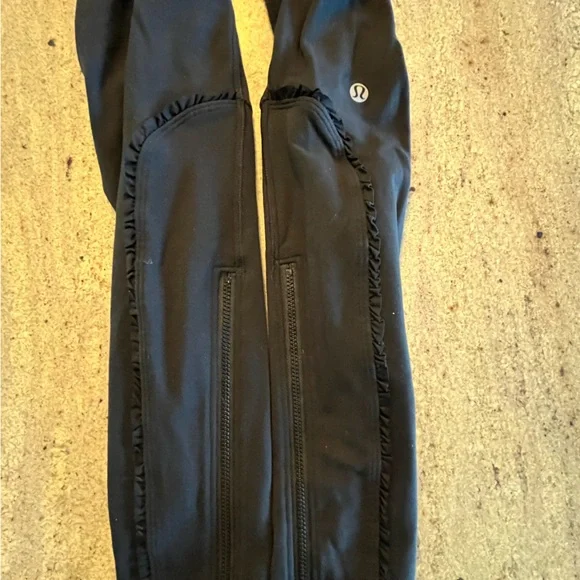 Women’s size 10, Lululemon leggings with zipper ankles and ruffles - Picture 2 of 2